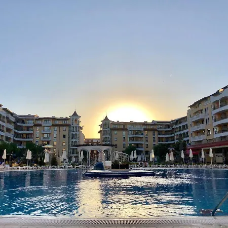 Апартаменти Royal Sun - Sunny Cove