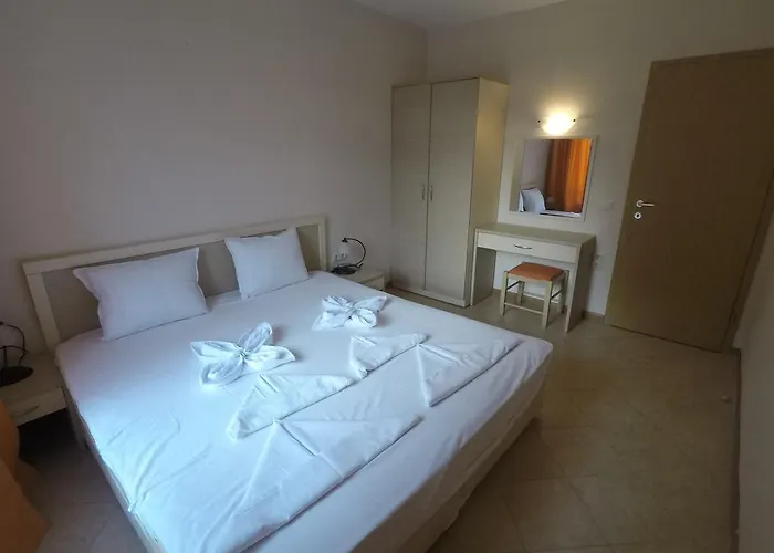 Royal Sun - Sunny Cove Апартаменти *