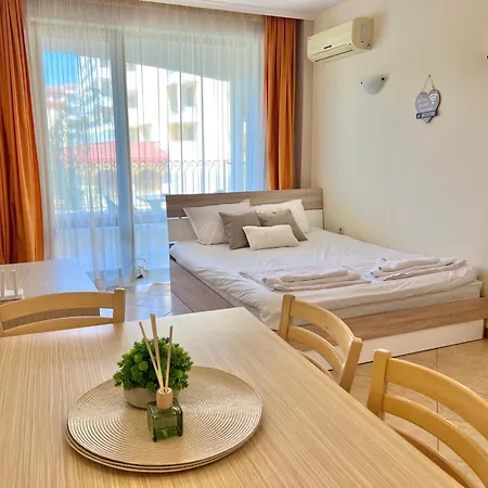 Royal Sun - Sunny Cove Apartment